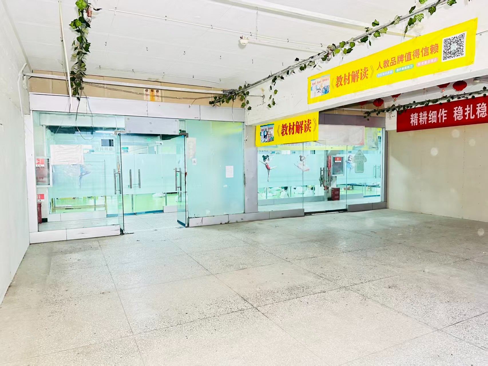 古城东路提供写字楼、商铺、展示空间、直播间等多种面积选择，满足企业办公、研发、展示、运营等多元需求。