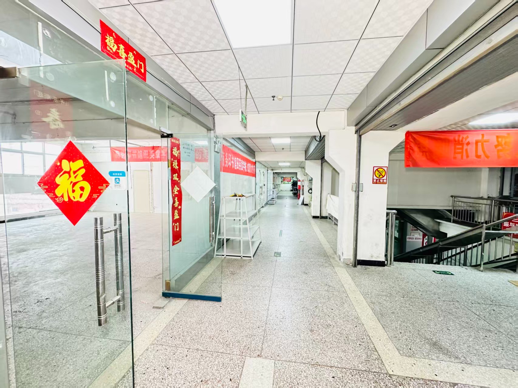 古城东路灵活办公空间，满足企业不同发展阶段需求 ✨ 商业配套完善，助力企业快速成长 ✨ AI产业资源链接，共建创新生态 ✨ 办公、展示、运营一体化空间  现在入驻，抢占AI产业发展新赛道！_COPY