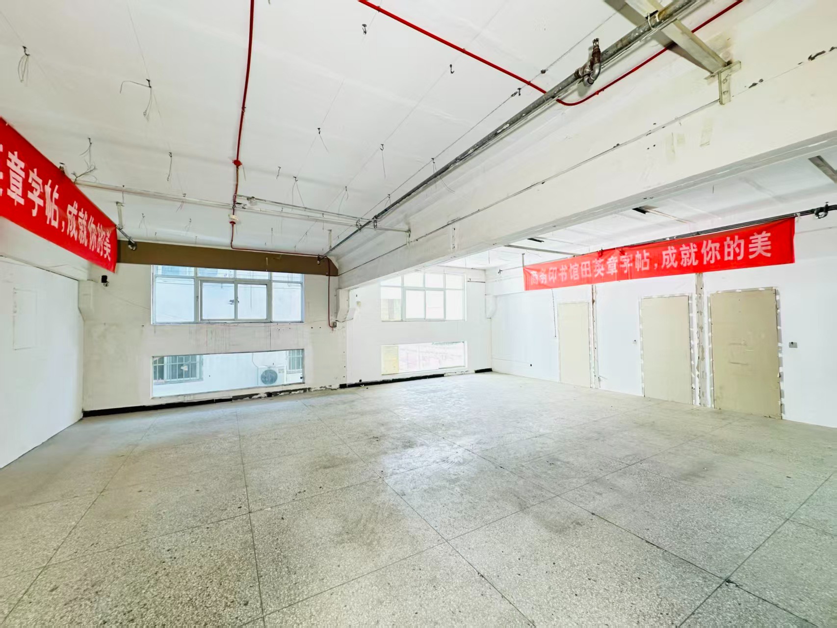 古城东路重点吸引人工智能应用、数字经济、电商直播、智能制造服务、软件开发、科技创新企业及创业团队入驻